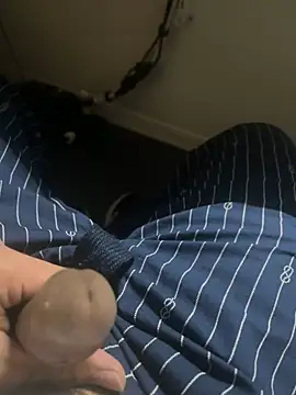 awesomemilkss online show from April 15, 2026, 3:02 am