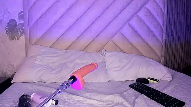 SarahRizof online show from March 15, 2026, 5:02 am