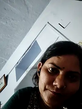 Snapshot of Anushka_Singh0 chatting on May 1, 2026, 5:17 pm Anushka Singh0 online show from May 1, 2026, 5:17 pm