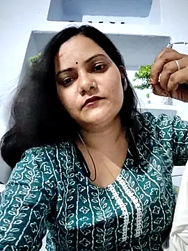 Snapshot of Anushka_Singh0 chatting on May 12, 2026, 5:10 pm Anushka Singh0 online show from May 12, 2026, 5:10 pm