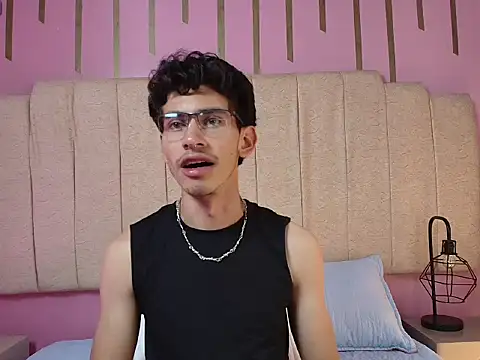 Snapshot of skinny_jean_ chatting on February 27, 2026, 8:20 pm skinny jean online show from February 27, 2026, 8:20 pm