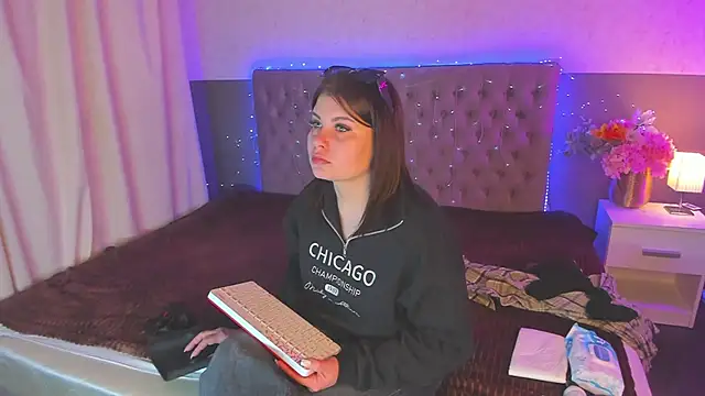 Snapshot of AmandaHoppe chatting on March 30, 2026, 4:57 am AmandaHoppe online show from March 30, 2026, 4:57 am