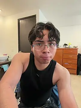 Snapshot of BentoBoxxx chatting on April 19, 2026, 7:16 pm BentoBoxxx online show from April 19, 2026, 7:16 pm
