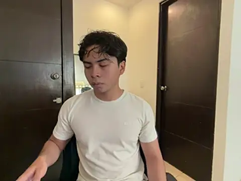 Snapshot of BentoBoxxx chatting on May 21, 2026, 4:03 pm BentoBoxxx online show from May 21, 2026, 4:03 pm