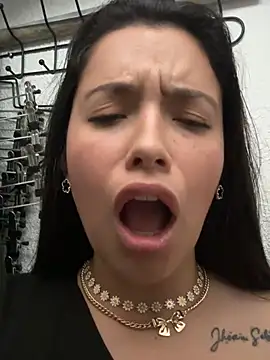 Miss Bella Flame online show from April 18, 2026, 7:07 pm