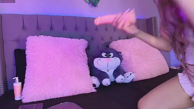 angelina honey  online show from April 17, 2026, 3:42 am