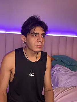 abrilandjulian online show from April 7, 2026, 12:05 pm