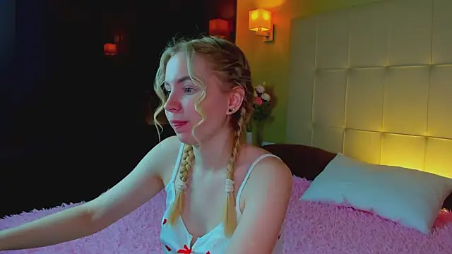 Linda  Bloom online show from April 10, 2026, 1:11 am