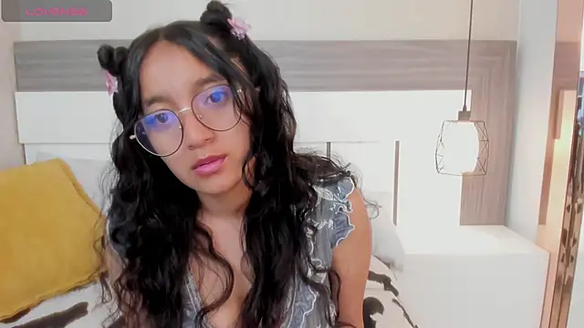 Snapshot of Emilyblussh chatting on February 24, 2026, 6:50 pm Emilyblussh online show from February 24, 2026, 6:50 pm