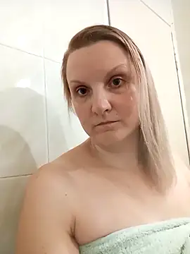 SusanGold9211 online show from March 22, 2026, 7:28 pm