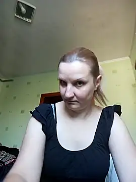 SusanGold9211 online show from April 14, 2026, 7:36 am