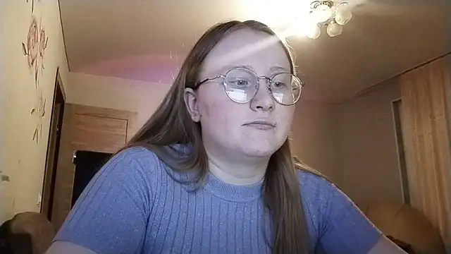 AnikaLipps online show from April 13, 2026, 11:21 pm