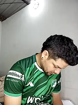 Snapshot of Gissele_Rubi chatting on February 17, 2026, 12:56 pm Gissele Rubi online show from February 17, 2026, 12:56 pm