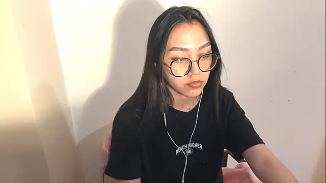 Stefania65 online show from April 18, 2026, 4:44 pm