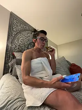 lunasexy79 online show from April 12, 2026, 1:43 am