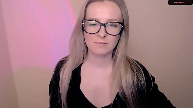 AnnePeach online show from April 15, 2026, 3:41 pm