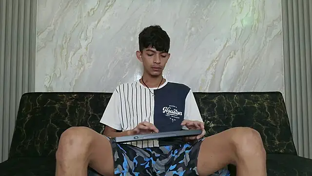 KITTY BOSH online show from May 15, 2026, 1:18 pm