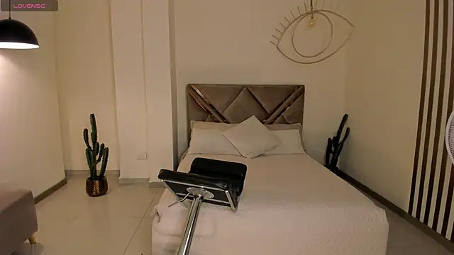 CarolineEvans x online show from March 18, 2026, 4:26 am