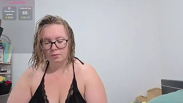 Snapshot of LittleMistys chatting on June 28, 2026, 10:43 am LittleMistys online show from June 28, 2026, 10:43 am