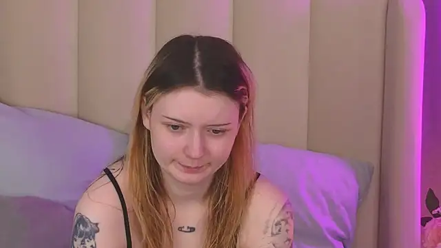 AlyssFrost online show from July 1, 2026, 4:03 am