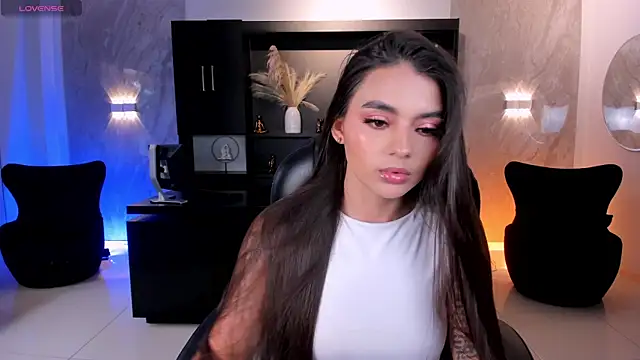 JulietteMoreau online show from July 2, 2026, 6:58 pm