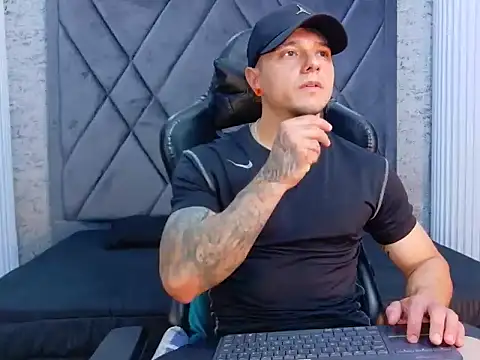 Snapshot of TYSONRICH1 chatting on February 26, 2026, 6:18 pm TYSONRICH1 online show from February 26, 2026, 6:18 pm