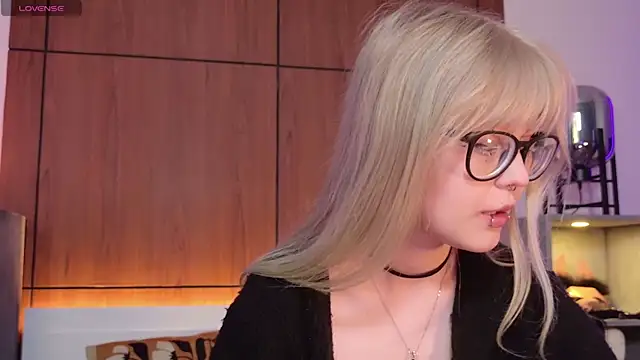 Snapshot of MoliQin chatting on April 12, 2026, 7:46 am MoliQin online show from April 12, 2026, 7:46 am