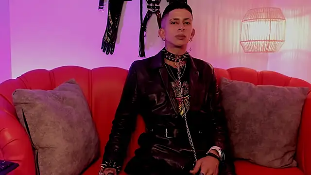 Snapshot of Maximoking26 chatting on April 7, 2026, 1:33 pm Maximoking26 online show from April 7, 2026, 1:33 pm