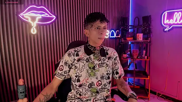 Snapshot of Maximoking26 chatting on April 10, 2026, 11:53 pm Maximoking26 online show from April 10, 2026, 11:53 pm