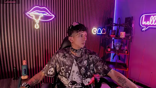 Snapshot of Maximoking26 chatting on April 15, 2026, 2:07 am Maximoking26 online show from April 15, 2026, 2:07 am