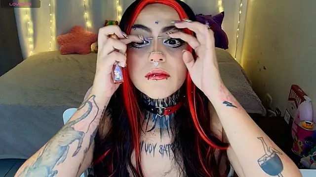 Snapshot of maliciaXpoison chatting on June 7, 2026, 3:21 am maliciaXpoison online show from June 7, 2026, 3:21 am