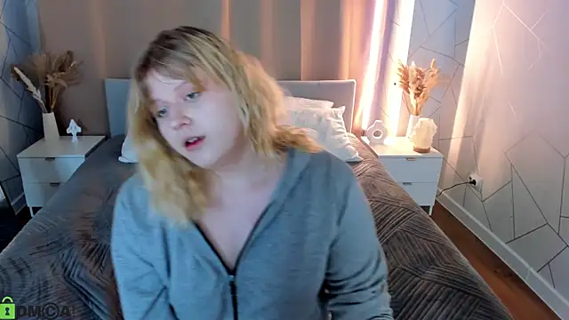 Snapshot of luna_c0ra chatting on February 26, 2026, 1:04 am luna c0ra online show from February 26, 2026, 1:04 am