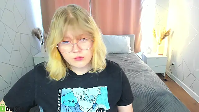 luna c0ra online show from April 9, 2026, 6:19 am