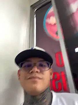 Snapshot of Maxtor_ chatting on February 24, 2026, 7:23 pm Maxtor online show from February 24, 2026, 7:23 pm