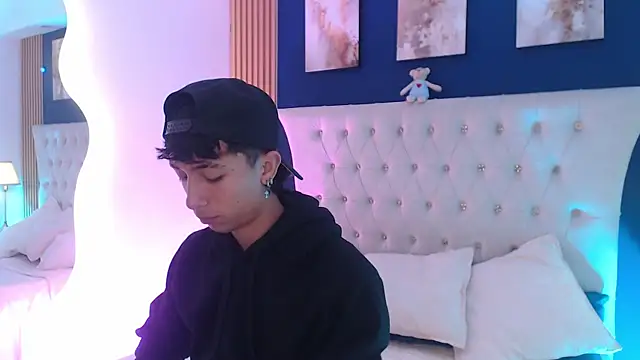 Aiden Rivers  online show from April 3, 2026, 12:47 pm