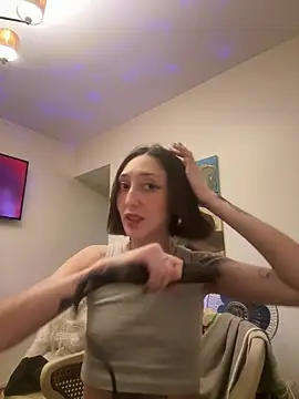 FrutillitaXX online show from April 8, 2026, 9:59 pm