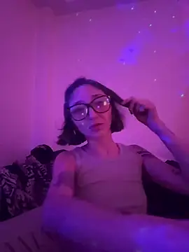 FrutillitaXX online show from April 29, 2026, 2:48 am