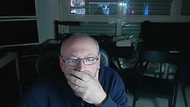 Snapshot of MiRey- chatting on March 22, 2026, 10:57 pm MiRey- online show from March 22, 2026, 10:57 pm