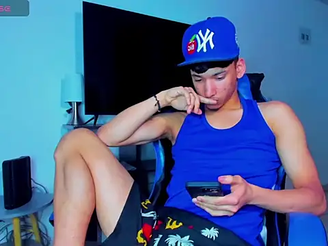 Lyam Russo online show from April 6, 2026, 8:59 am