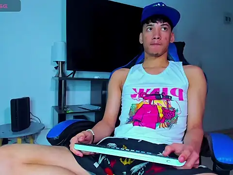 Lyam Russo online show from April 7, 2026, 8:04 am