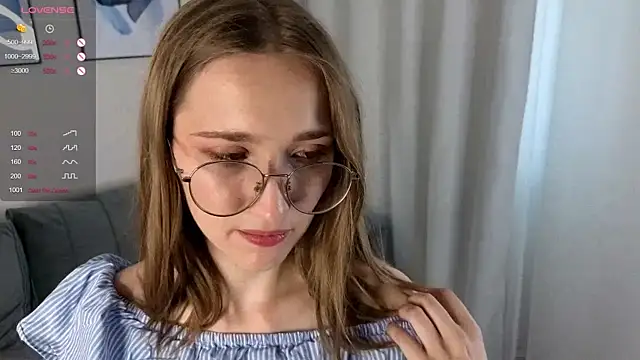 AshleyyJones online show from May 31, 2026, 2:13 pm