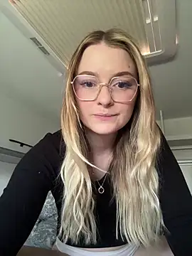 melanieTesss online show from May 10, 2026, 7:57 am