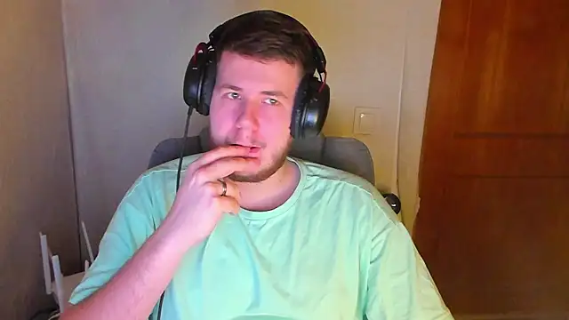 Snapshot of Vibalt chatting on February 18, 2026, 7:32 pm Vibalt online show from February 18, 2026, 7:32 pm