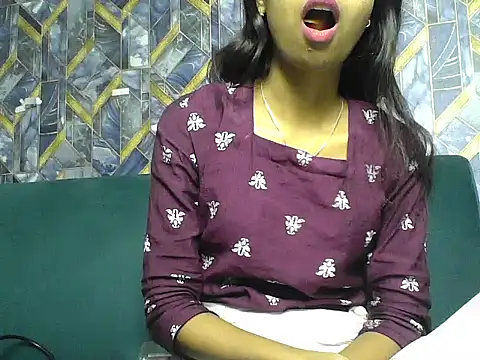 Rani1993 online show from April 7, 2026, 7:36 pm