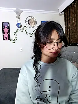 Snapshot of Lili__Clan chatting on May 7, 2026, 5:13 am Lili Clan online show from May 7, 2026, 5:13 am