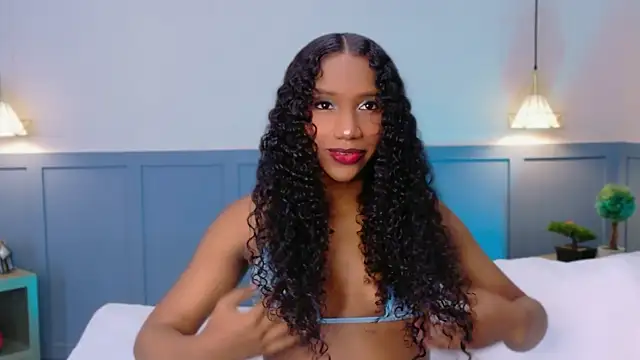 Snapshot of Chloe-Rose- chatting on April 19, 2026, 4:45 am Chloe-Rose- online show from April 19, 2026, 4:45 am