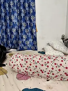 Cute-aryaa online show from April 4, 2026, 4:37 pm