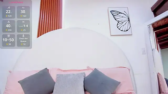 Violett Rosse  online show from March 20, 2026, 3:28 pm