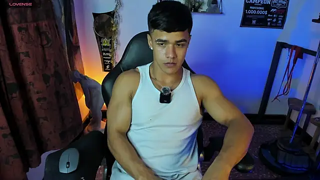 Rob zaens33 online show from April 15, 2026, 10:10 pm