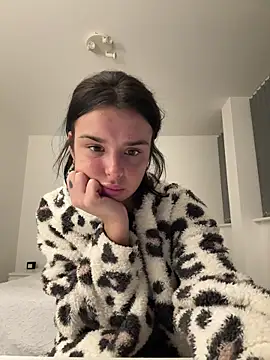 Snapshot of Amberbanxx chatting on April 3, 2026, 10:41 pm Amberbanxx online show from April 3, 2026, 10:41 pm